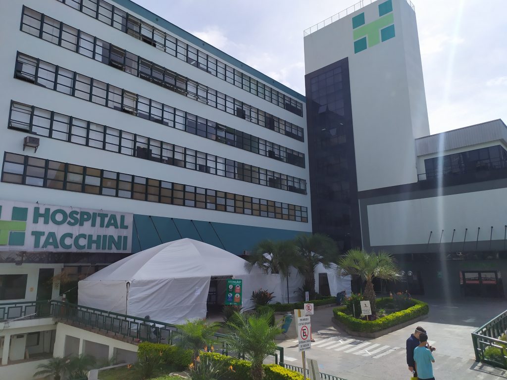 Hospital Tacchini abre 62 vagas de trabalho para equipe de