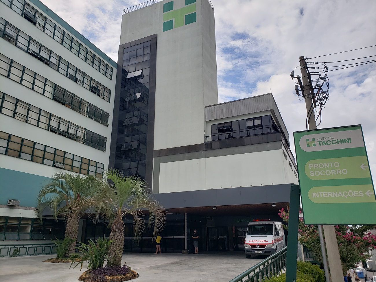 Hospital Tacchini abre 62 vagas de trabalho para equipe de